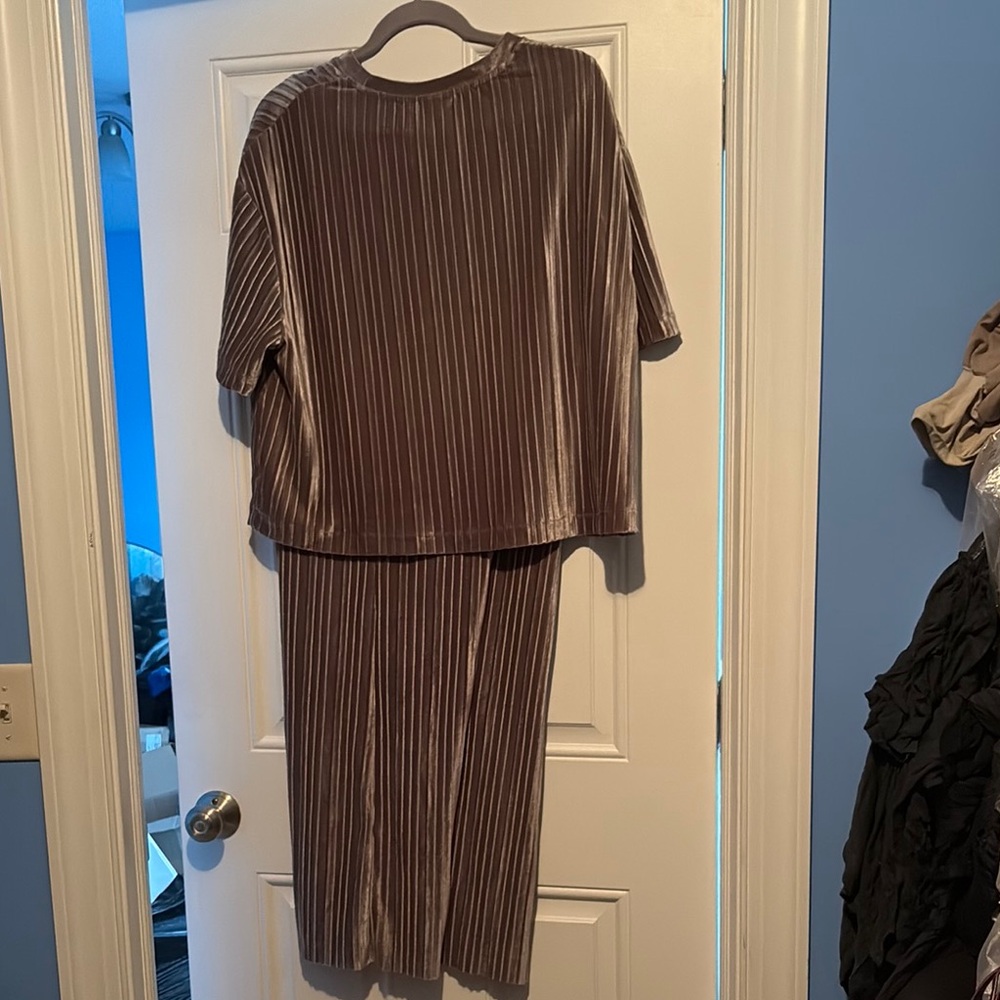 Velvet Striped Lounge Set nwot top xl pants l with elastic and larger legs NWOT